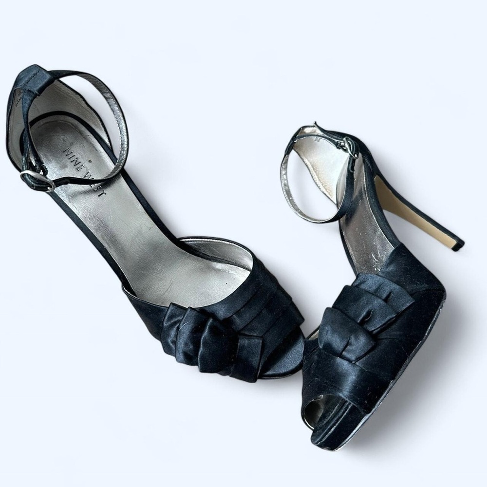 Nine West Size 8.5 Peep Toe Elegant Black Heels with Ankle Strap and Bow Detail